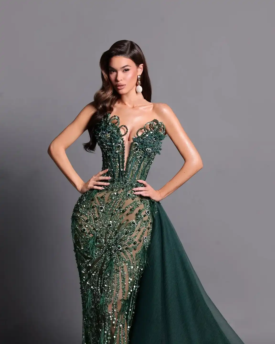 Luxurious Evening Dresses For Women Sweetheart Neck Sleeveless Gown Beaded Crystal Detachable Train Dress Party Customized Dress