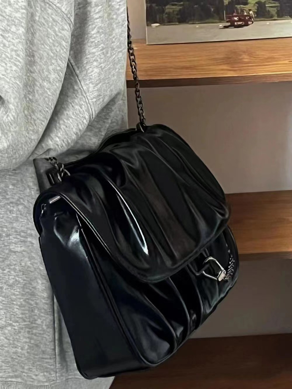 designer 2025 Niche New Fashion Casual French Style Bag Pleated Messenger Bag Shoulder Crossbody Bag Underarm Bag