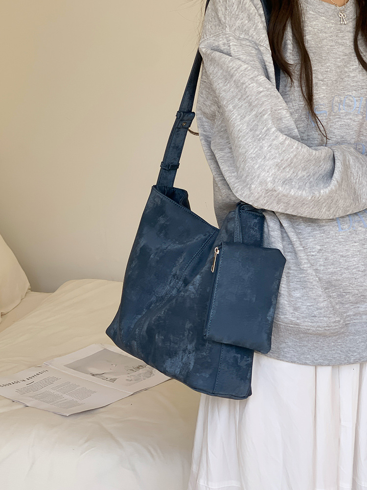 designer 2025 Crossbody Bag Spring Energetic Girl Simple Casual Soft Shoulder Bag Large Capacity Women's Bag Single Shoulder Tote Bag
