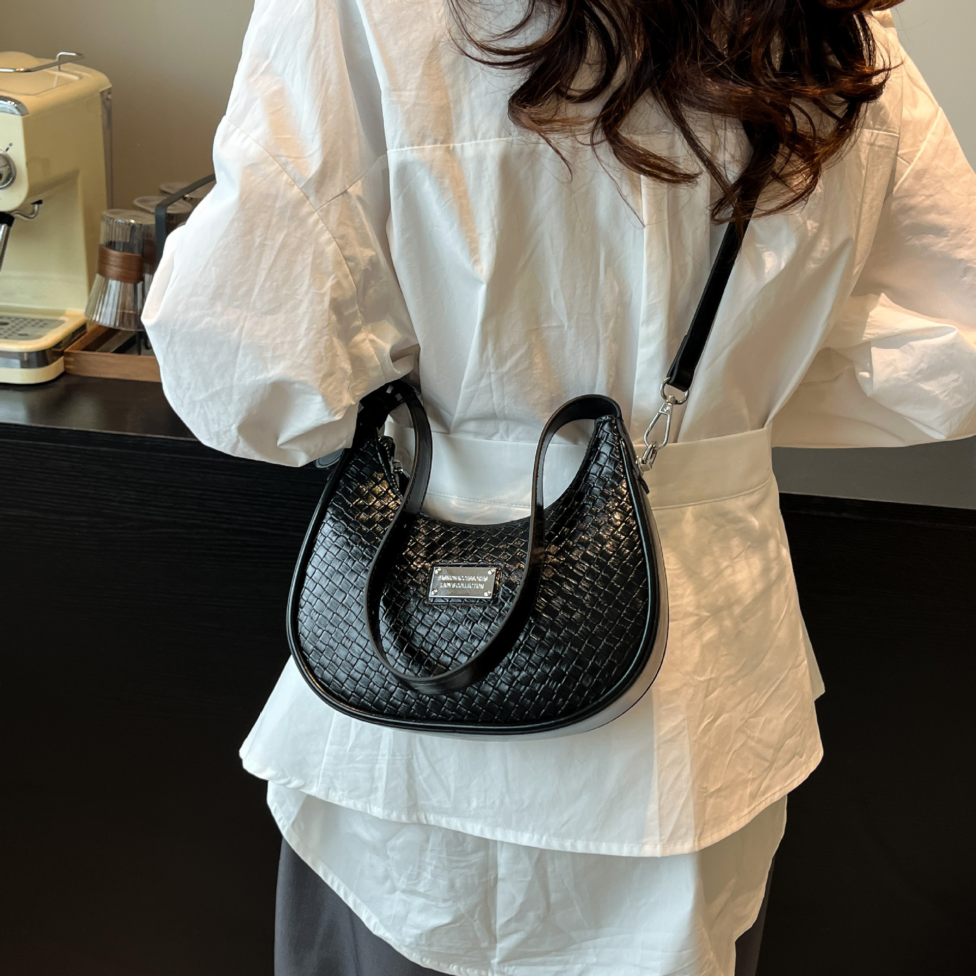 designer Cross-border French Style High-end Underarm Bag for Women 2025 Summer New Versatile Fashion Niche Crescent Bag Crossbody Bag
