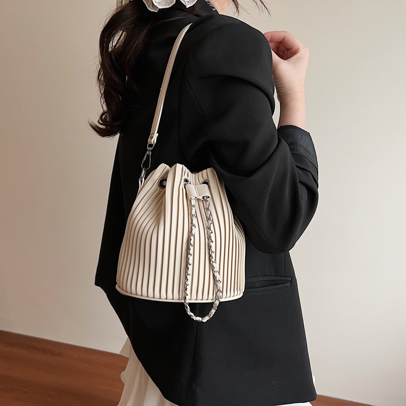 designer Cross-border Niche Design Pleated Drawstring Bucket Bag for Women 2025 New Summer Korean Fashion Versatile Shoulder Crossbody Bag