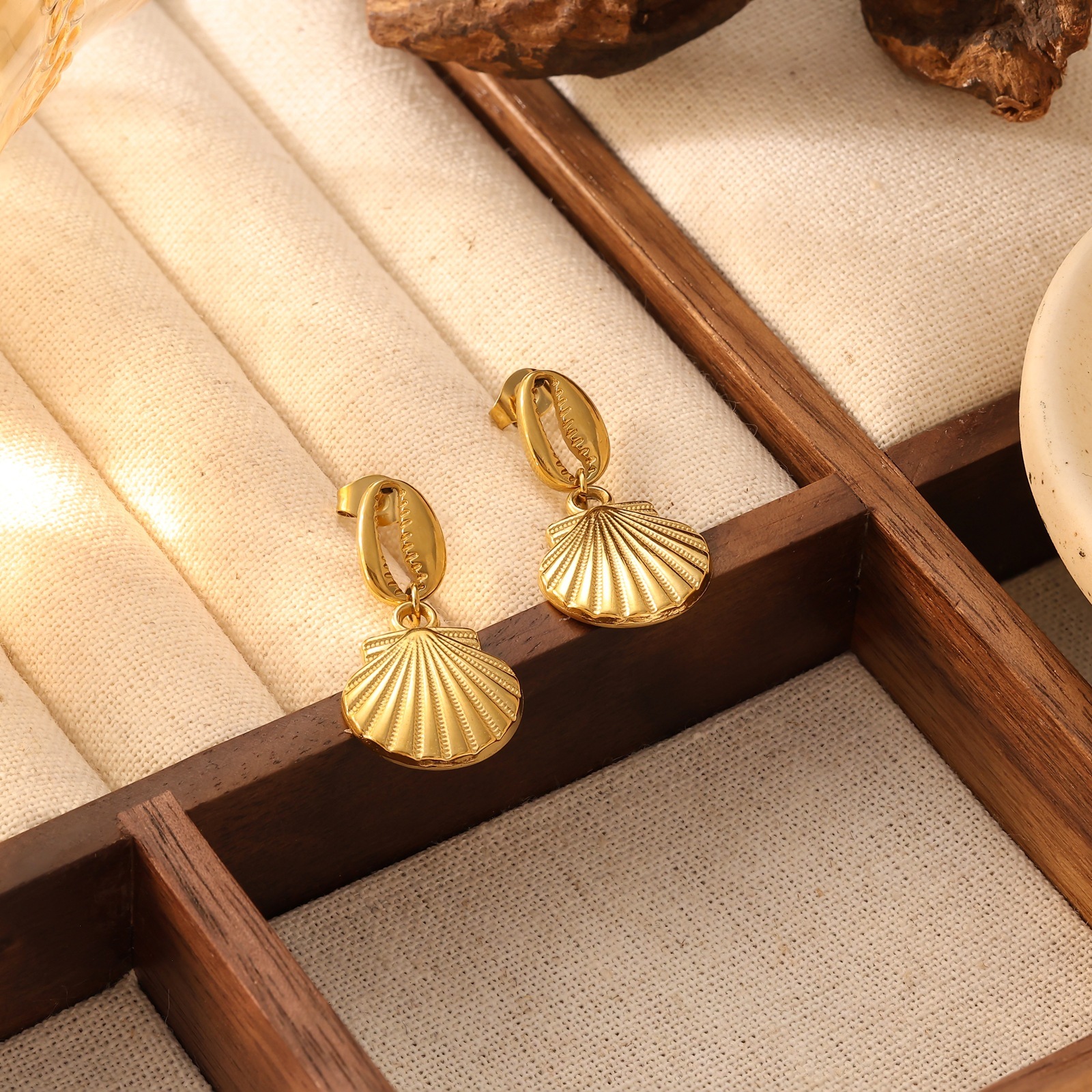 Ocean Titanium Gold Plated Stainless Steel Scallop Earrings for Women Fashion Dia-Studded Ear Jewelry