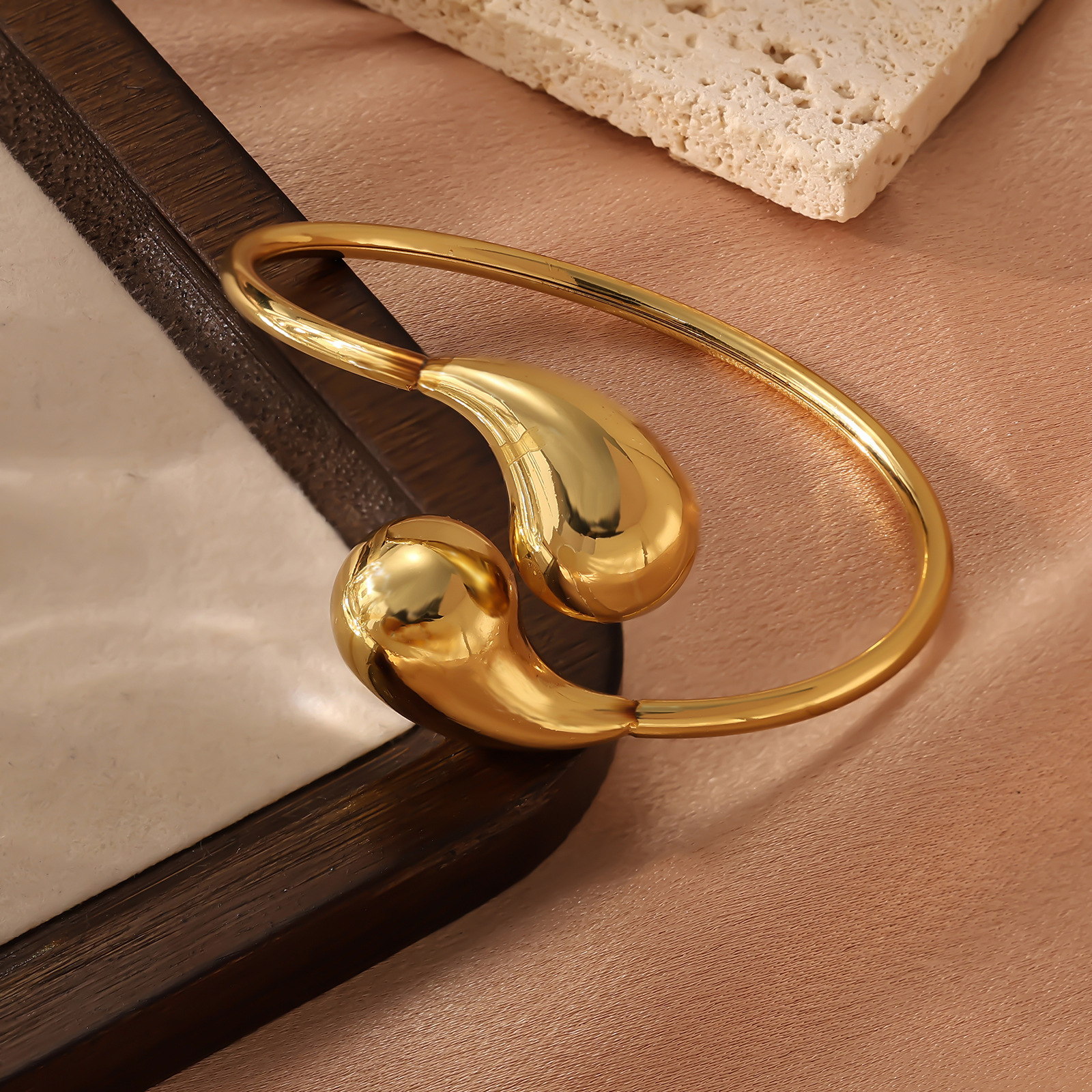 Fashionable and Elegant Stainless Water Drop Open Gold Titanium Steel Bracelet Accessory High-End Jewelry