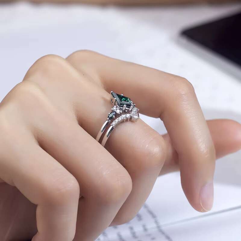 Hot Sale PT950 Jewelry Green Moissanite and Lab Grown Diamond Stackable Rings for Women