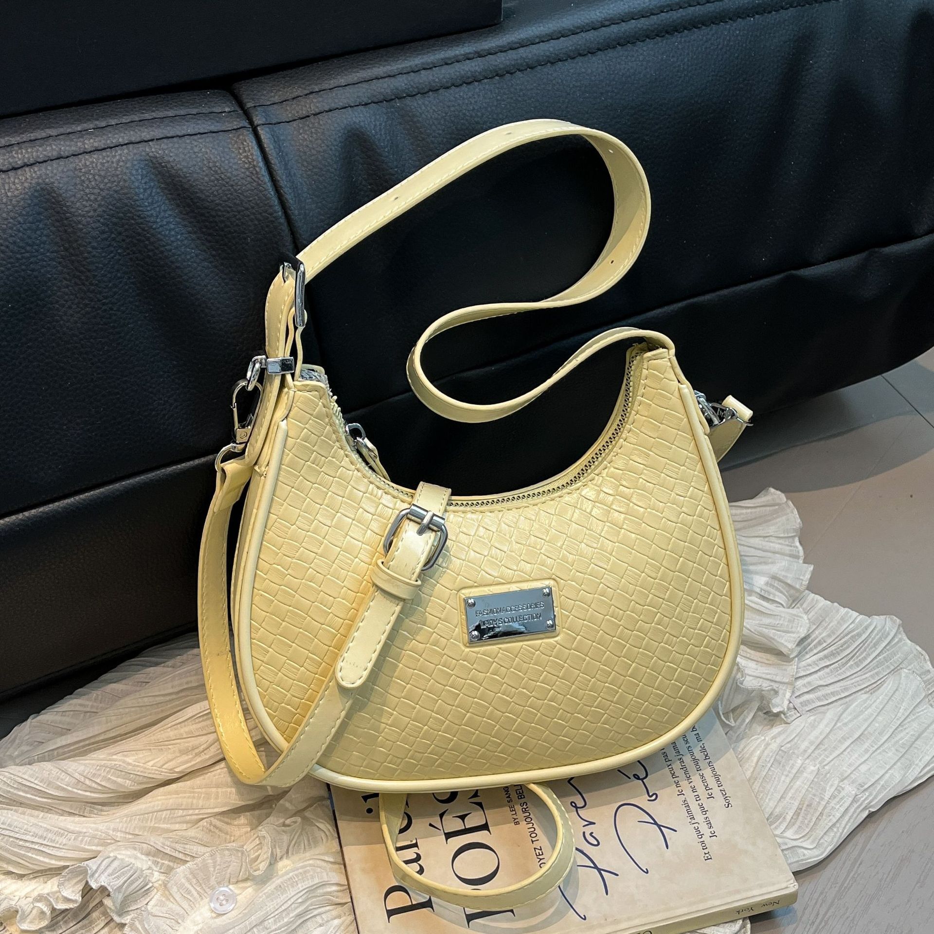 designer Cross-border French Style High-end Underarm Bag for Women 2025 Summer New Versatile Fashion Niche Crescent Bag Crossbody Bag