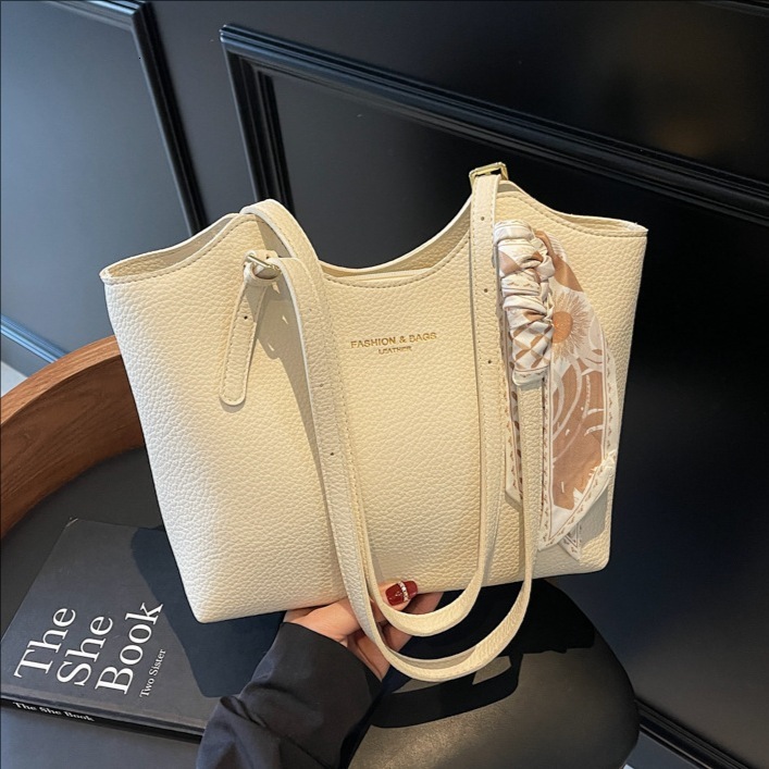 designer Fashion Simple Retro Large Capacity Tote Bag for Women 2025 New Casual Versatile Office Commute Underarm Shoulder Bag