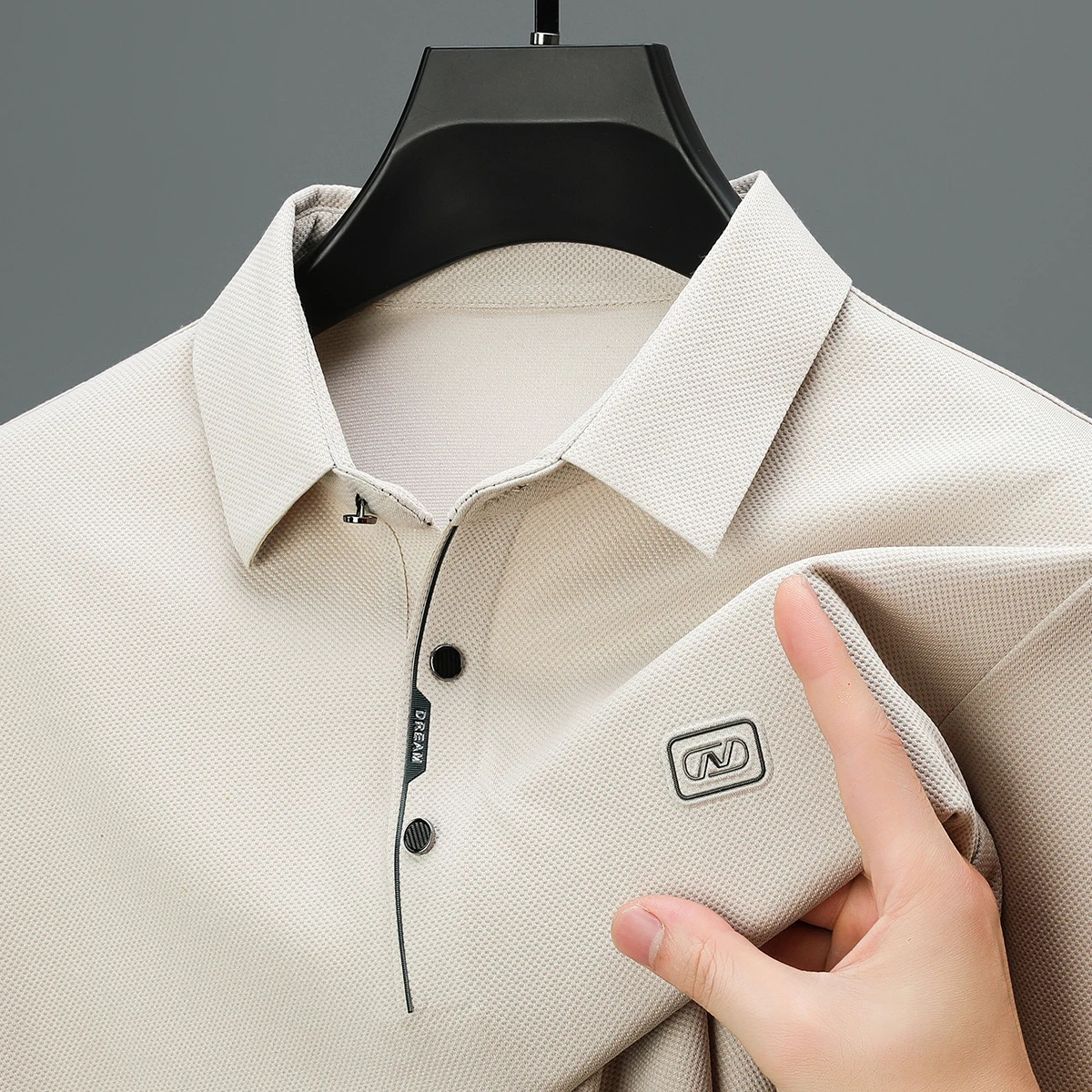 Spring and Autumn ice silk seamless long sleeved high-end mens polo shirt fashionable embossed casual T-shirt 250526