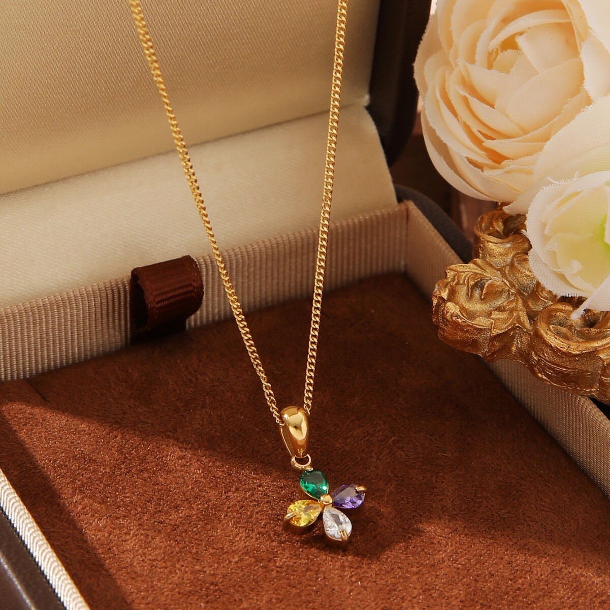 Fashion Colorful Flower Inlaid for Women, Light Titanium Steel Zircon Petal Color-Retaining Necklace