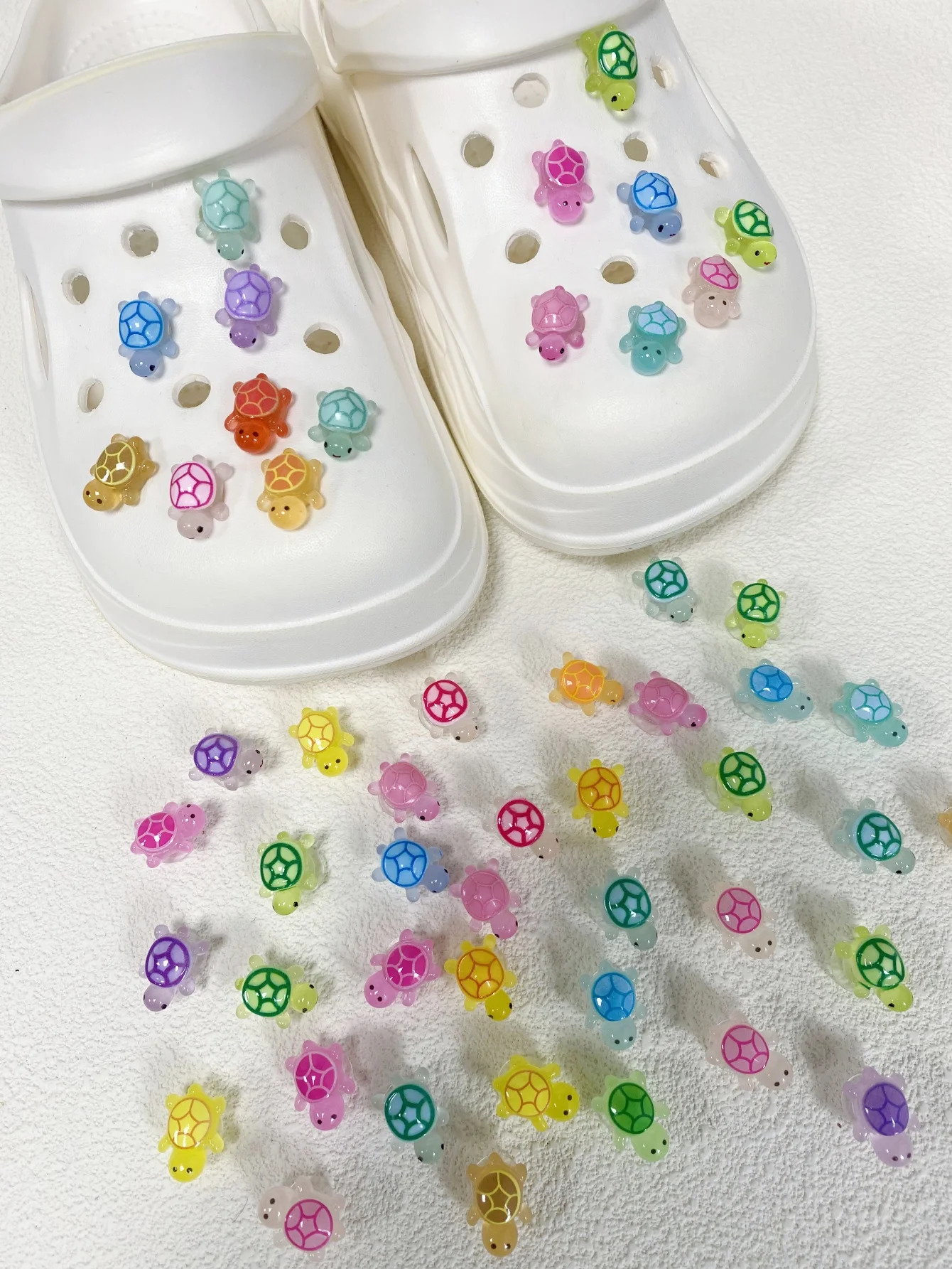 4pcs GlowInTheDark Cute 3D Turtle Detachable Shoe Charms Decorations Luminous Clips For Beach Sandals 250528