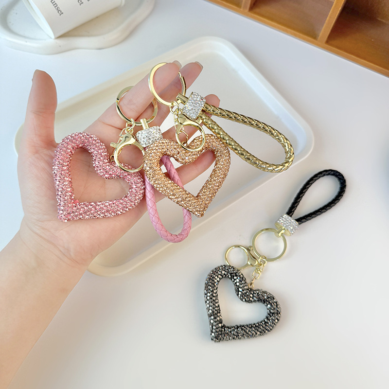 Bling Heart Keychain Shiny diamond-inlaid car keychain with leather wrist strap, couple friendship keychain, key pouch packaging decoration Source Man