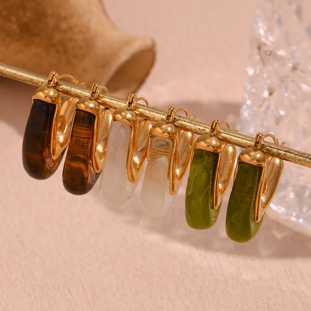 Ins Blogger Style Fashion Textured Acrylic Amber Green White Gold Plated Steel V Shape Hoop Earrings zielone kolczyki damskie 250526