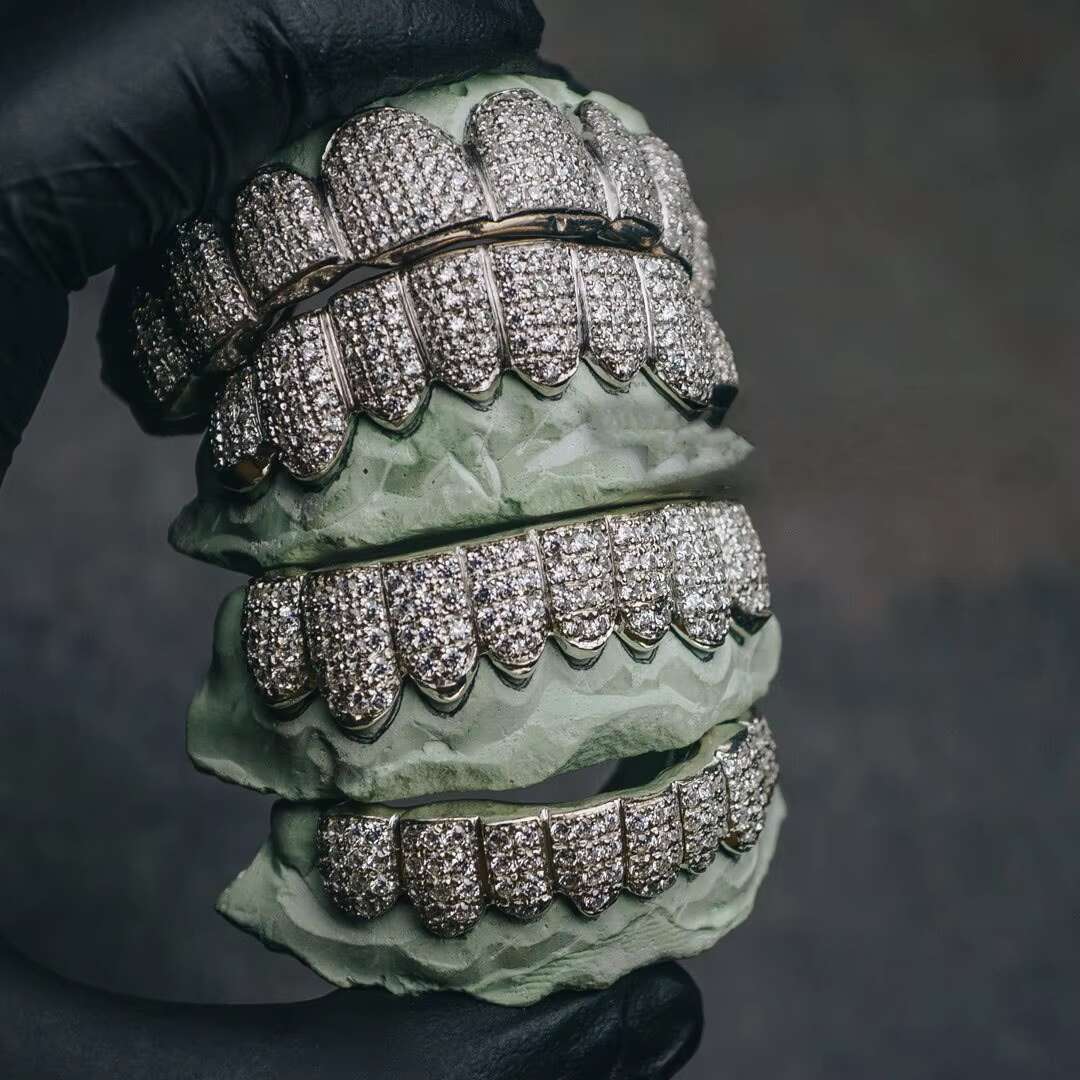 Customize Grillz Diamond Teeth Mirco Pave Hiphop Teeth 8 Top 8 Bottom 925 Sterling Silver Iced Out Vvs Moissanite Grillz