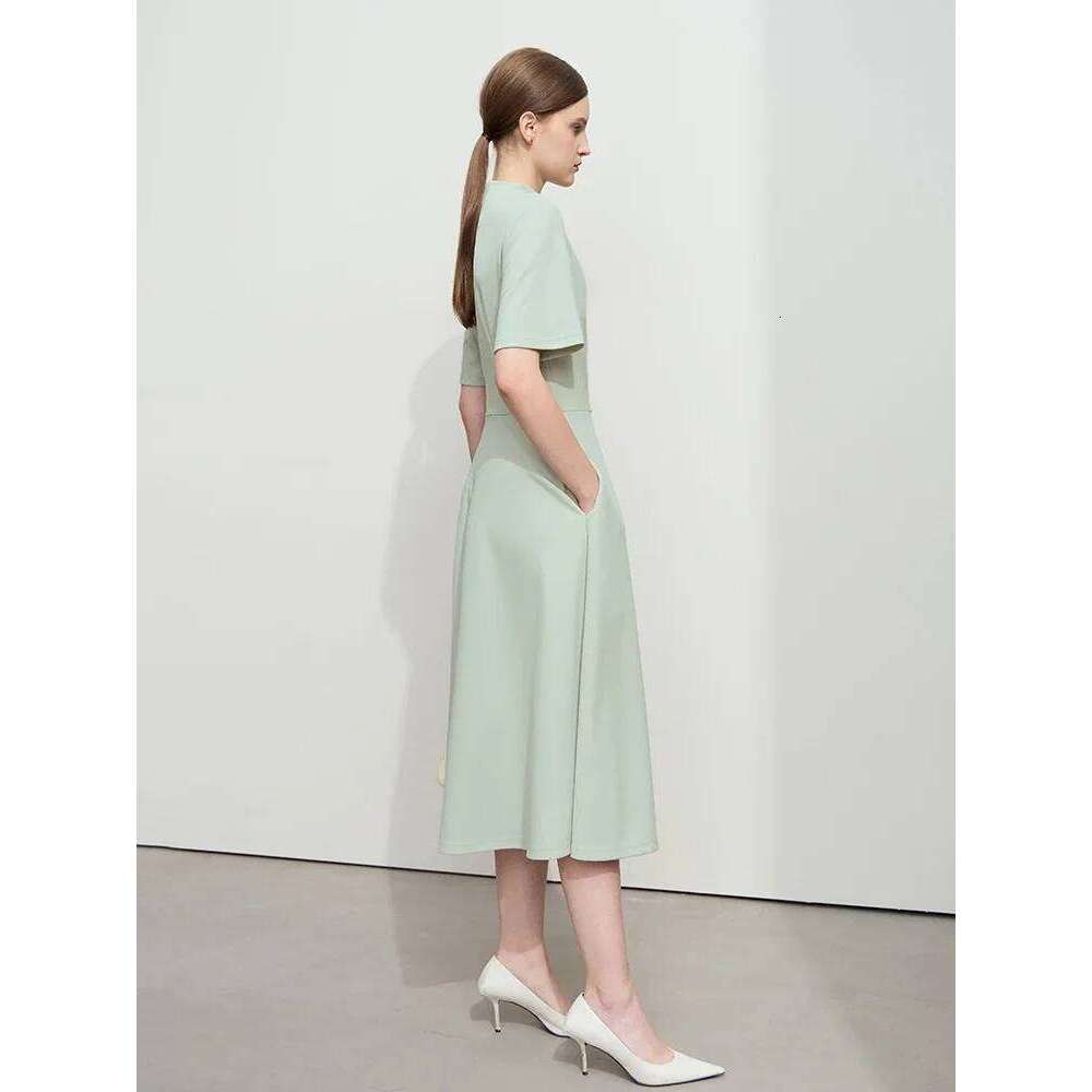 Amii Minimalist 2025 Spring New Short Sleeved Solid Elegant Commuter Stand Up Collar Splicing Waist Dress Drape Skirt 12541006