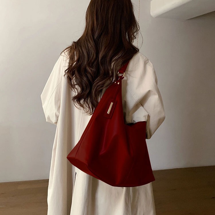 designer Red Bride Bag Retro Large Capacity Tote Bag 2025 New High-end Fashionable Single Shoulder Women's Bag Wedding Bag