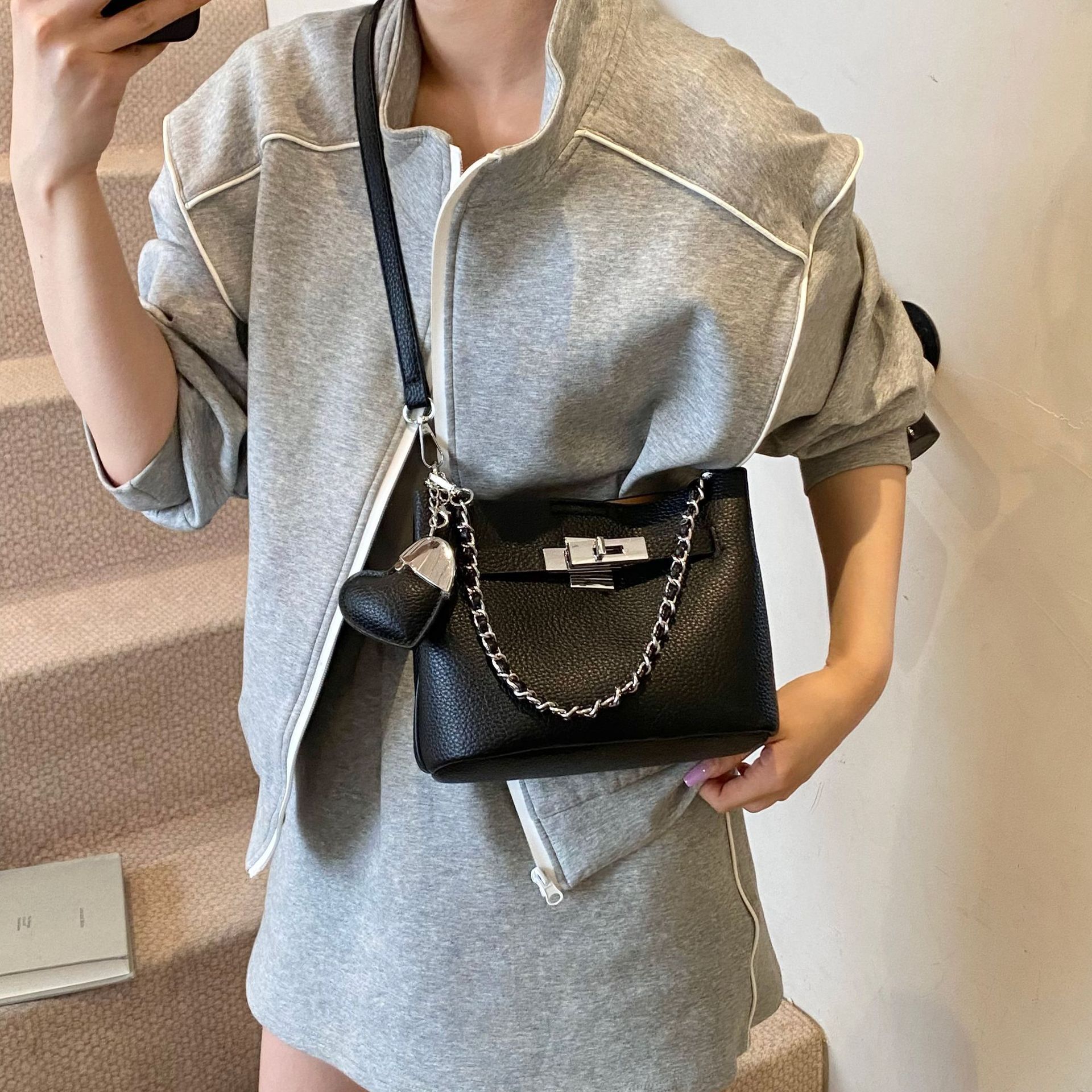designer High-End Texture Fashion Handheld Bucket Bag 2025 Spring New Simple Shoulder Bag Trendy Casual Crossbody Bag