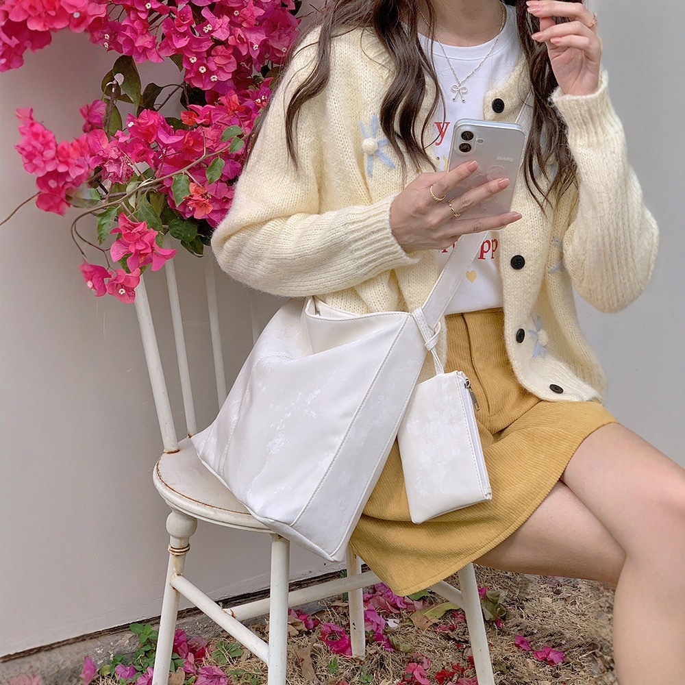 designer 2025 Crossbody Bag Spring Energetic Girl Simple Casual Soft Shoulder Bag Large Capacity Women's Bag Single Shoulder Tote Bag