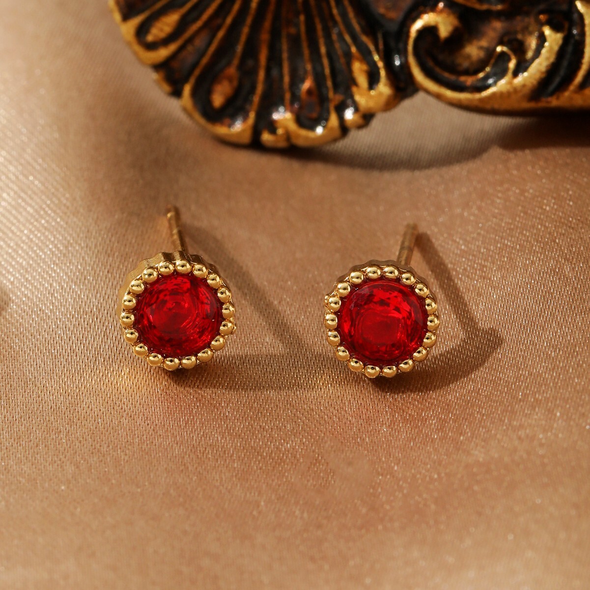 French Elegant Pearl Stud for Women, Titanium Steel, Simple and Versatile Mini Gold-Plated Non-Fading Zircon Cute Earrings