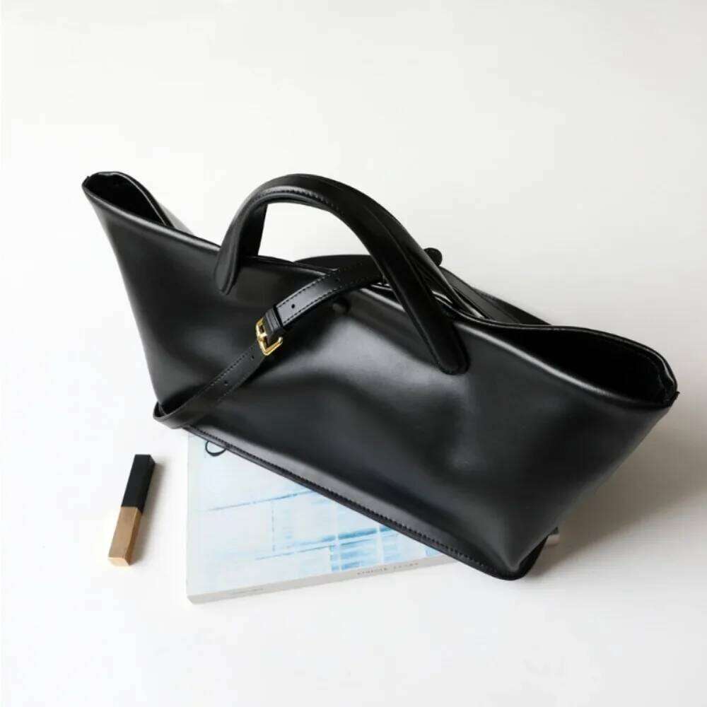 New Moda Simple Large Capacity Exposure Handbags Women Office Casual Dermis Totes Minority Commuter French Style Messenger Bags
