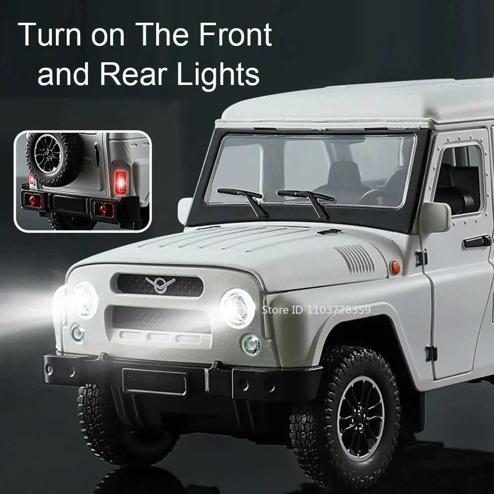 1 18 Russia UAZ Hunter Toy Model Off-road Vehicles Alloy Diecast RV Car Models Doors Opened Sound Light Pull Back for Kids Gifts Free shipping