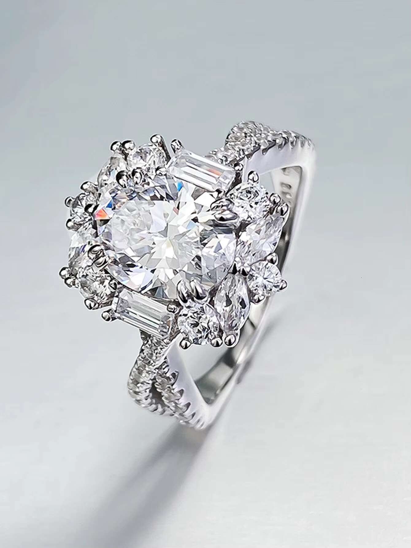 Custom Luxury Oval Cut Cubic Engagement Wedding Gemstone Jewelry for Women 925 Sterling Silver Moissanite Ring