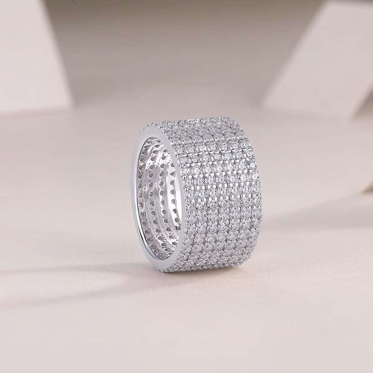 S925 Luxury Custom Moissanite Diamond Rings for Women Classic Style 925 Silver Wedding Engagement Party Ring VVS