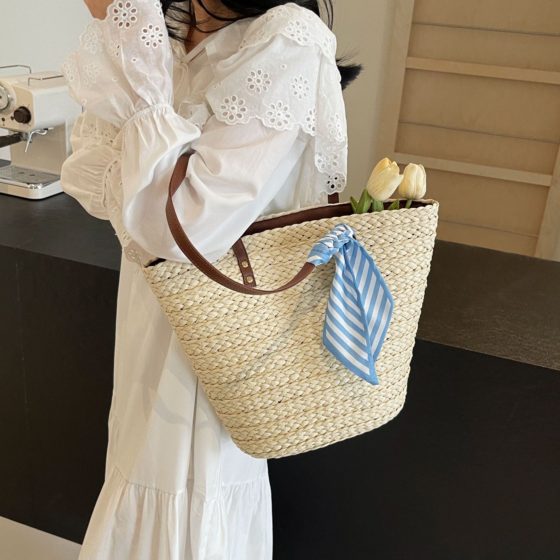 designer Straw Woven Tote Bag for Women Large Capacity 2025 New Vacation Beach Bag Woven Bucket Bag Basket Commuter Bag