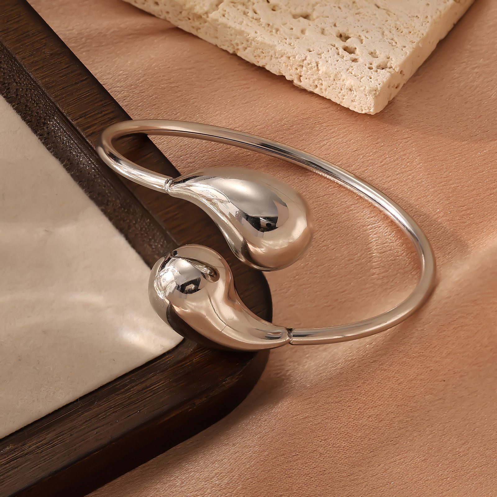 Fashionable and Elegant Stainless Water Drop Open Gold Titanium Steel Bracelet Accessory High-End Jewelry