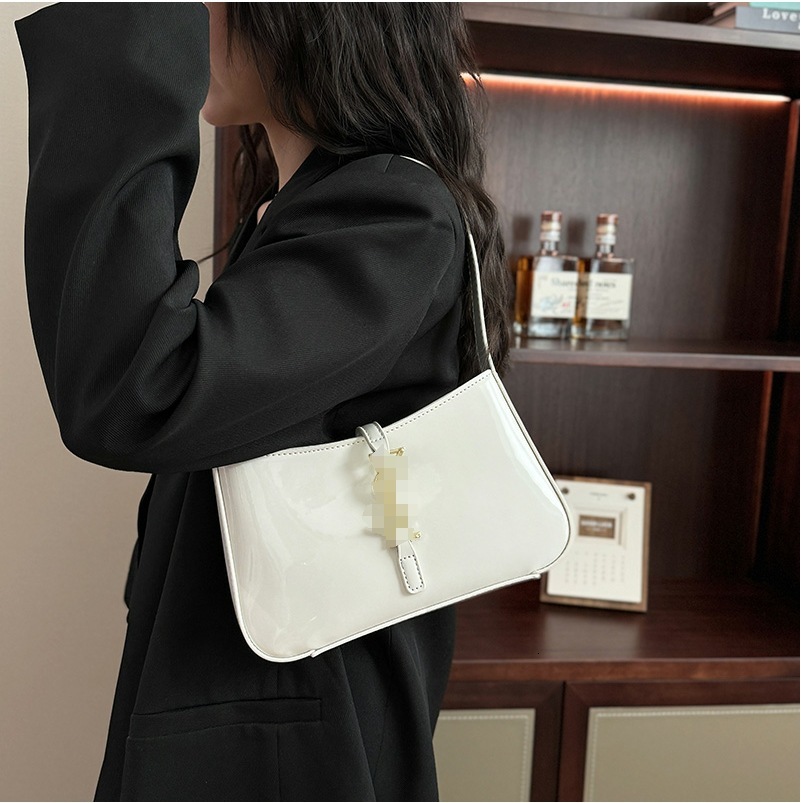 Designer Pack Cross-border Luxury Patent Leather Shiny Shoulder Bag For Women 2025 Luxury Bag New Fashion Handbag High-end Niche Baguette Bag