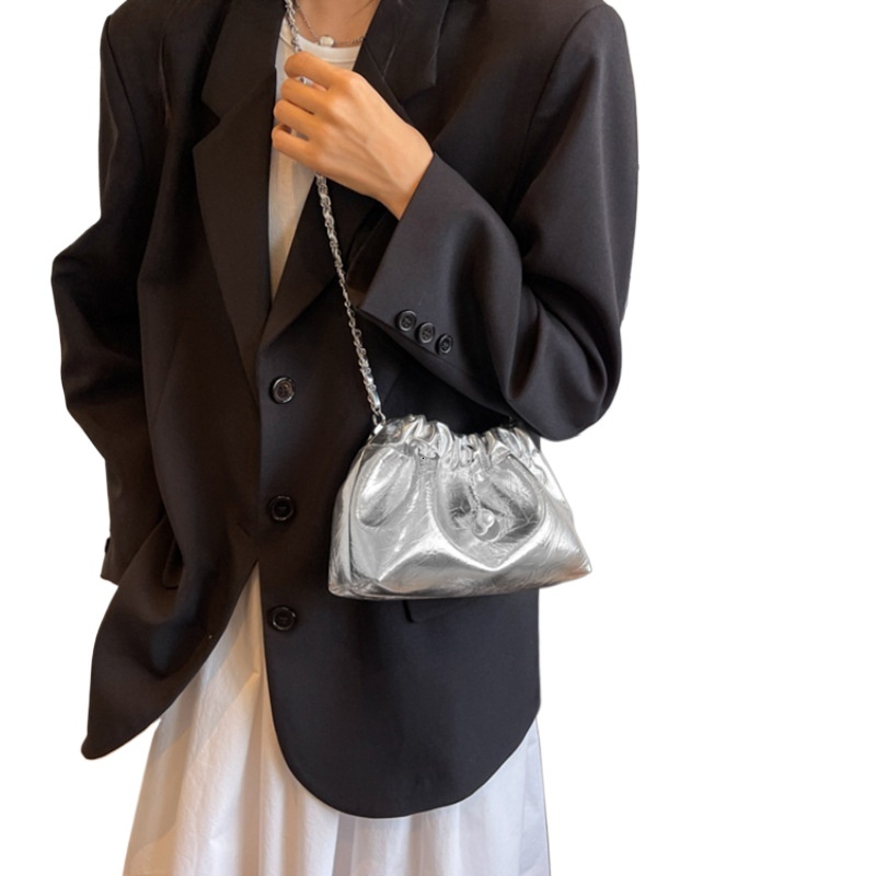 designer 2025 New Autumn Winter Fashion Trend Crossbody Bag Soft Leather Bag for Women Unique Design Black Drawstring Pleated Bag