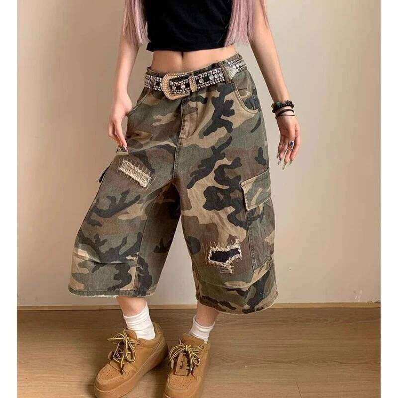 Large Size American Retro Ripped Patch Straight Camouflage Women Cropped Jeans Y2k Fashion Design Loose Casual Shorts Trendy