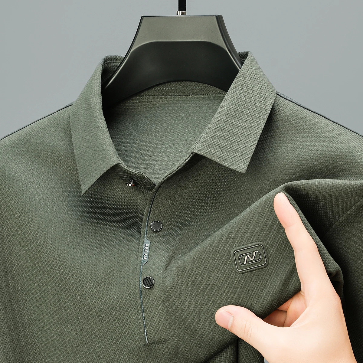 Spring and Autumn ice silk seamless long sleeved high-end mens polo shirt fashionable embossed casual T-shirt 250526