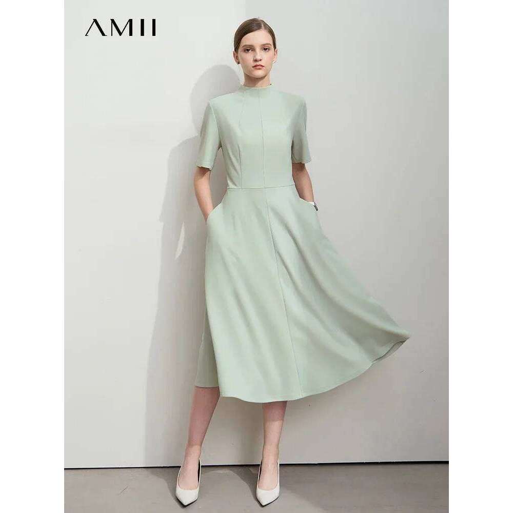 Amii Minimalist 2025 Spring New Short Sleeved Solid Elegant Commuter Stand Up Collar Splicing Waist Dress Drape Skirt 12541006