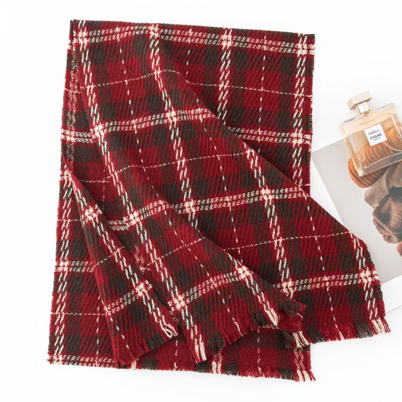 T868100% wool scarf high-end men and women all-match thick retro winter red pattern splicing scarf