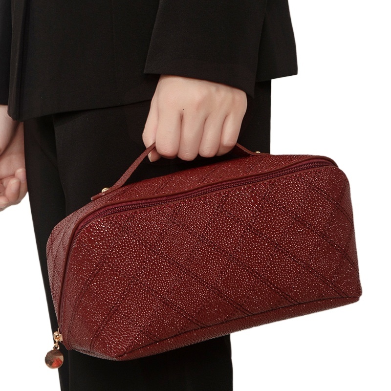 designer 2025 New Large Capacity Portable Makeup Bag Organizer Waterproof High-Value Small Square Pillow Makeup Bag