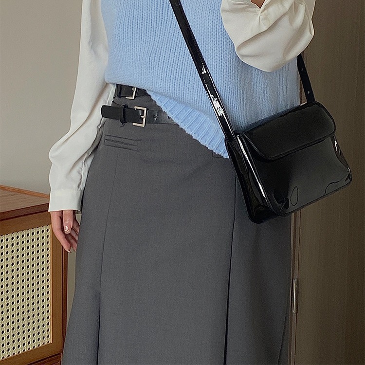 designer Hong Kong Style Retro Underarm Bag for Women, Autumn and Winter New Red Patent Leather Handbag, Shoulder Bag, Crossbody Bag, Small Square Bag