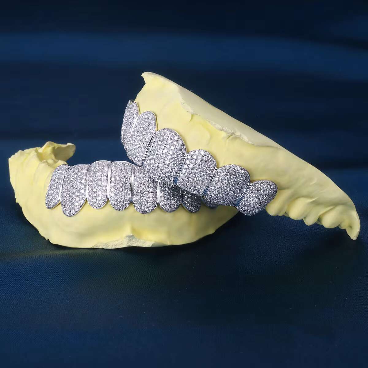 Factory Custom S925 Silver 10K 14K 18K Solid Gold No Perm Moissanite Lab Natural Diamond Grillz for Teeth