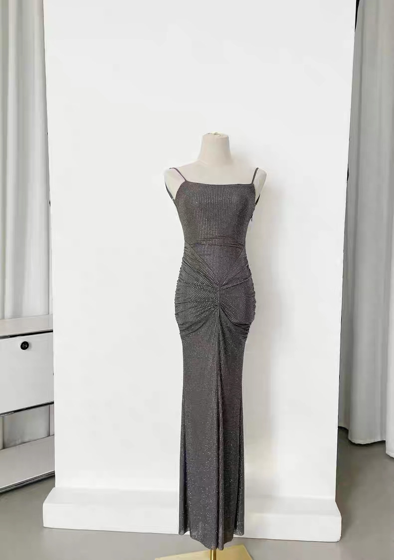 Women's sequined sparkling dress, formal thin shoulder strap, mid-length tight dress, sparkling backless wedding halter dress, slit