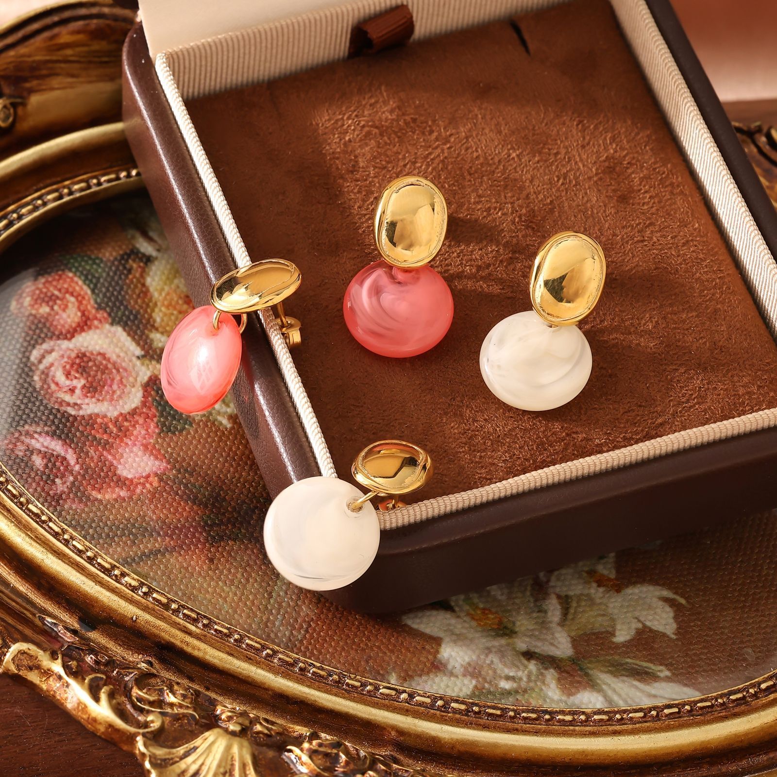 Minimalist Design Gray Pearl for Women, Elegant Luxurious, Sweet High-end, Versatile and Stylish Earrings