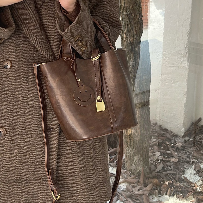 designer Milad Retro Handheld Basket Bag for Women Autumn Winter 2025 New Fashion Trendy Bucket Bag Versatile Crossbody Bag