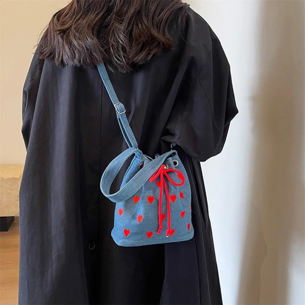 Embroidery Love Heart Drawstring Shoulder Bag Sweet Crossbody Bag Mini Bucket Bag Portable Mobile Phone Bag Lady Casual Handbag 250530