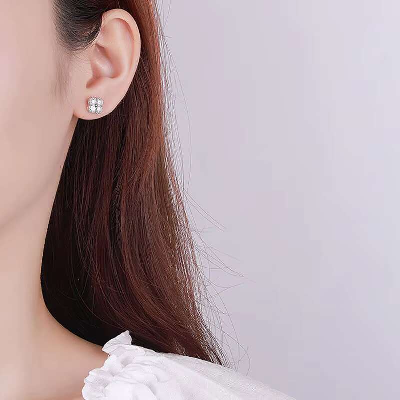 Cross-Border Exclusive S925 Sterling Silver Moissanite Four-Leaf Clover Earrings Luxury Womens Diamond Ear Jewelry Wholesale