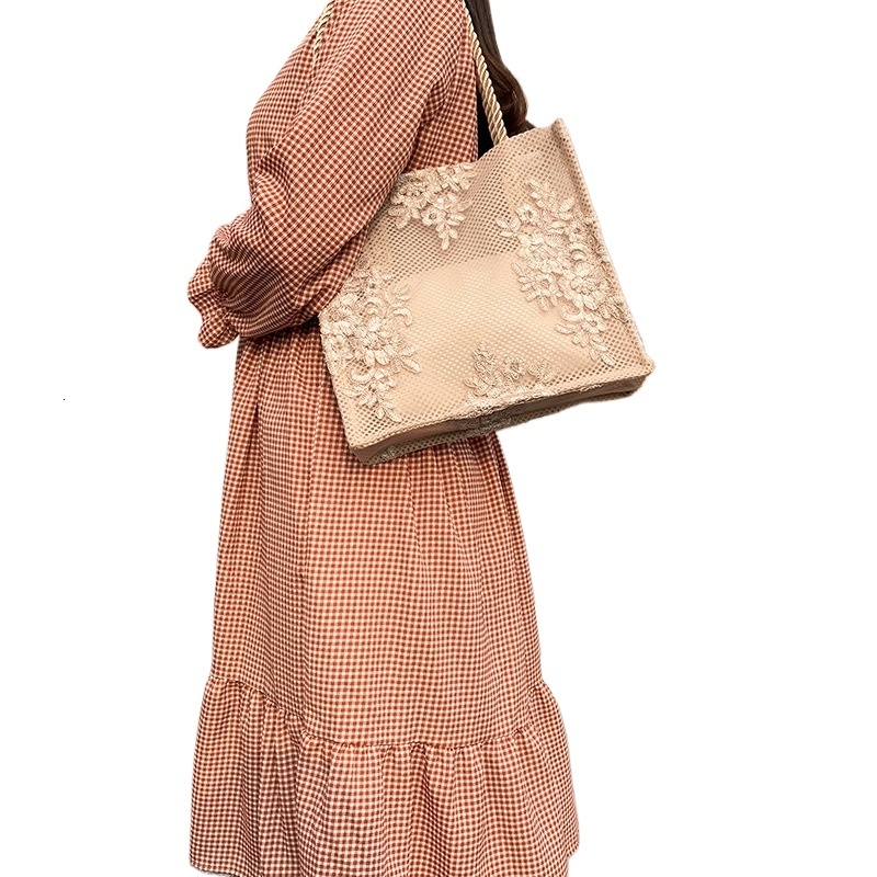 designer 2025 Embroidered Hollow Matte Silk Hot-Selling Straw Woven Handbag Travel Vacation Beach Bag Lace Bag