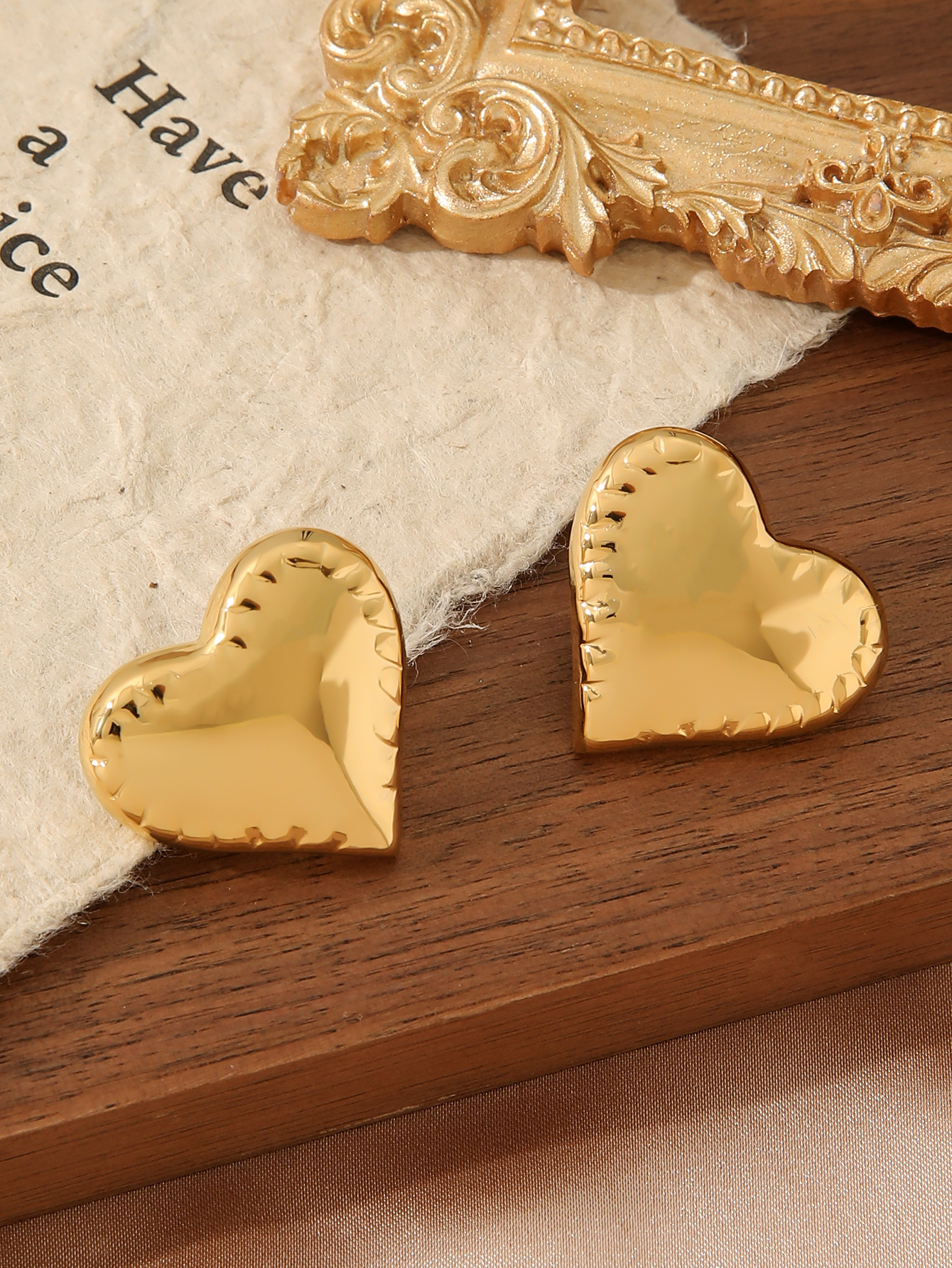 Fashion Titanium Steel Flower Earrings Light High-end Sense Women Gold-plated Hollow Non-fading Niche Metal Ear Jewelry