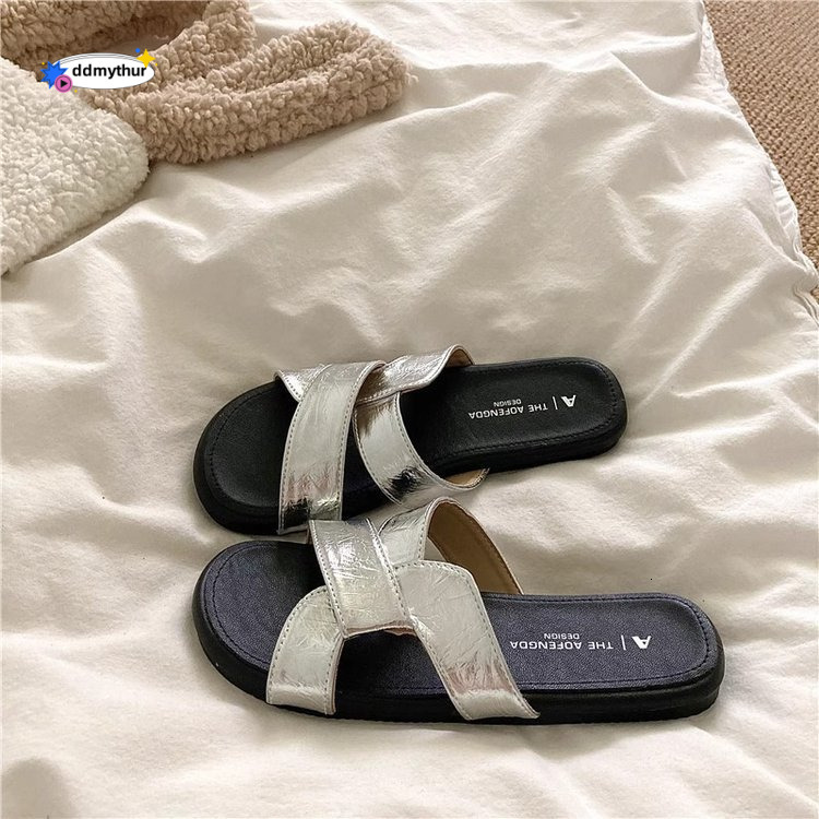 High-End Soft Sole Cross Slippers for Women Summer 2025 New Outdoor Sandals Women's Beach Shoes ddmythur