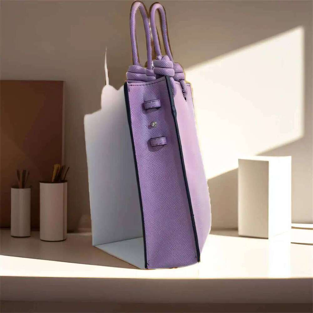 Fashionable Women's Tour Strap Handbag With Simple Design And Large Capacity