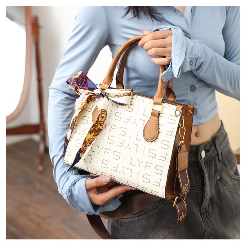 Top Brand High Quality New Style New Style Vintage Floral Tote Bag Fashion Letter Scarf Color-Block Shoulder Handbag Boutique Bag New Free Delivery De