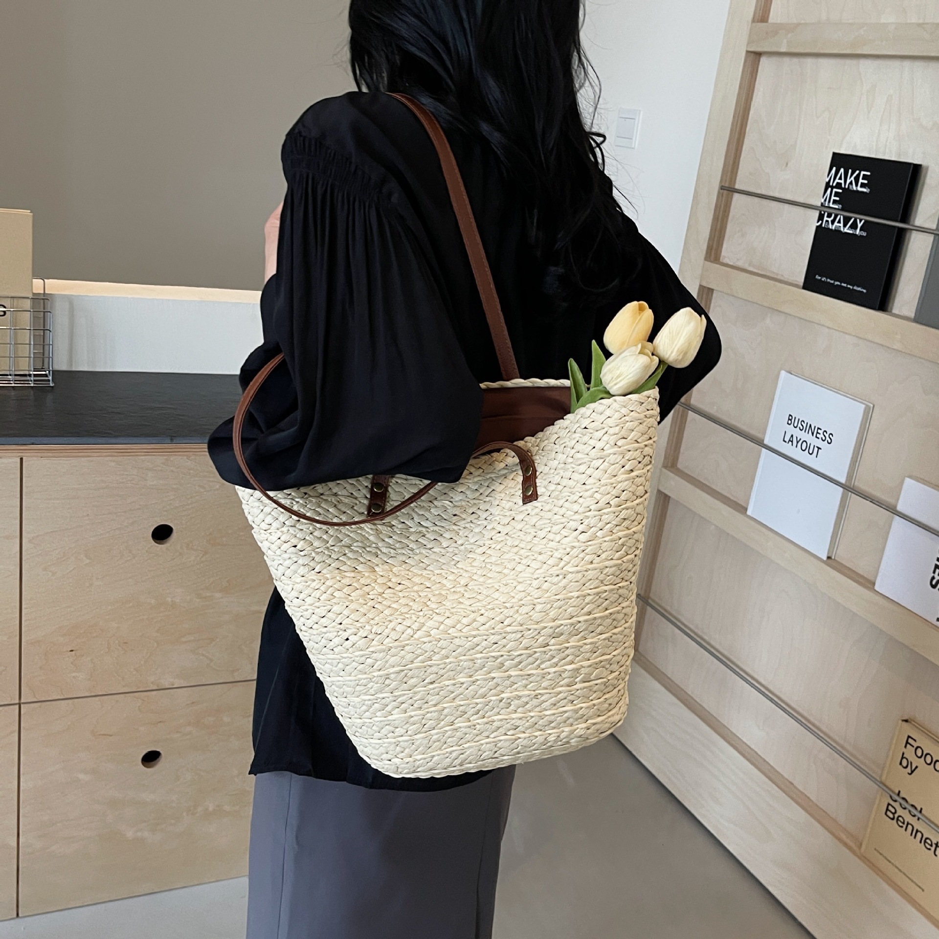 designer Straw Woven Tote Bag for Women Large Capacity 2025 New Vacation Beach Bag Woven Bucket Bag Basket Commuter Bag