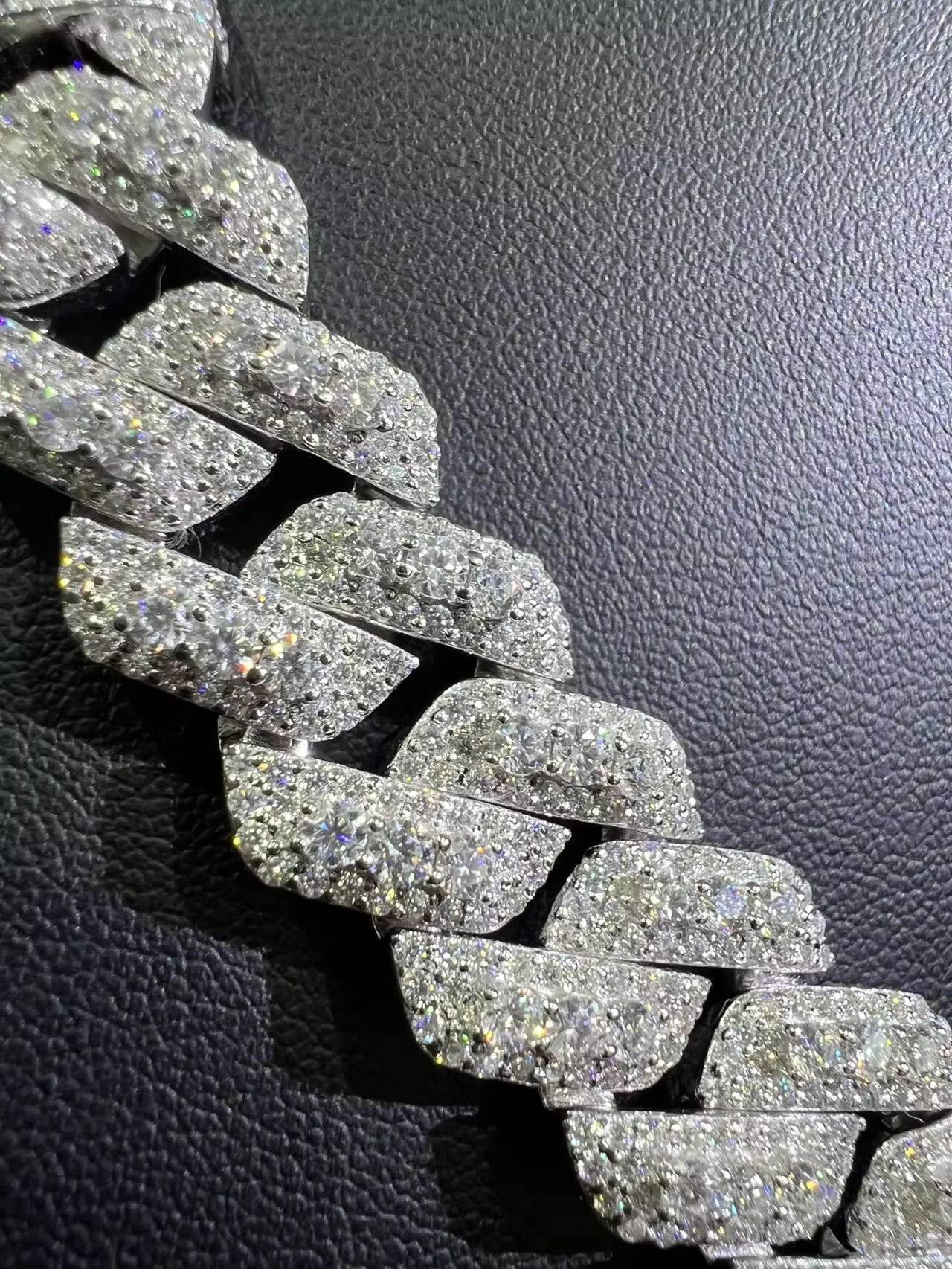 Manufacturer's high-quality 18mm Cuban necklace women's moissanite jewelry