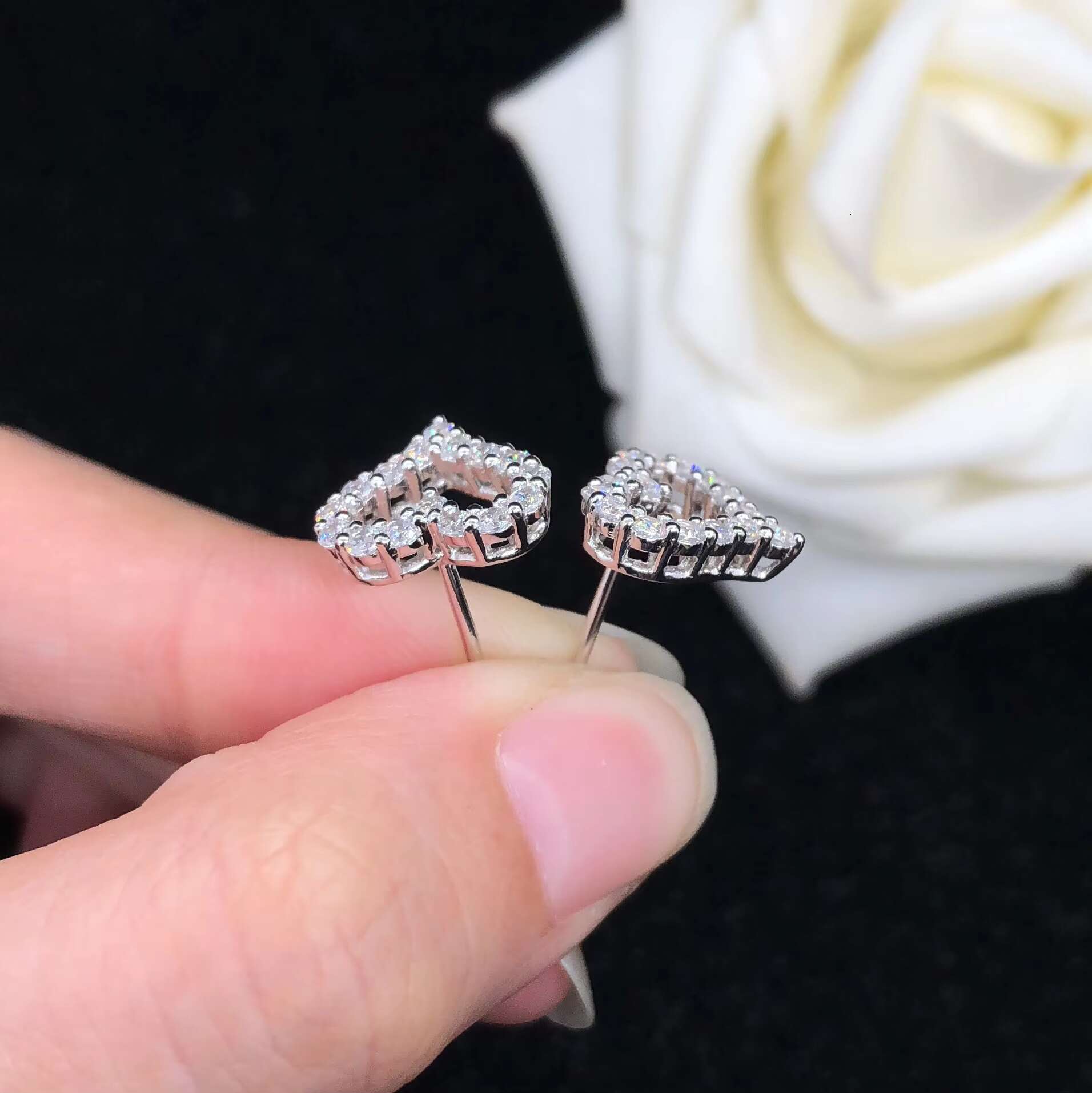 Mosonite Diamond Earrings love Row Diamond Earrings Temperament Diamond Heart-shaped Hollow Earrings