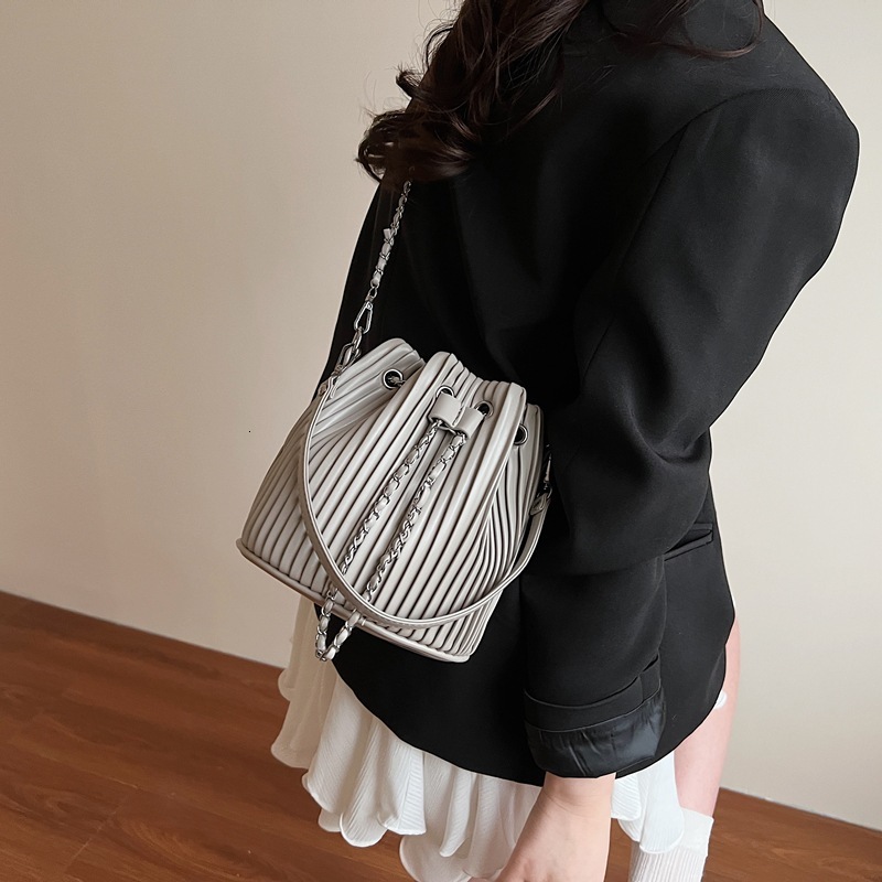 designer Cross-border Niche Design Pleated Drawstring Bucket Bag for Women 2025 New Summer Korean Fashion Versatile Shoulder Crossbody Bag